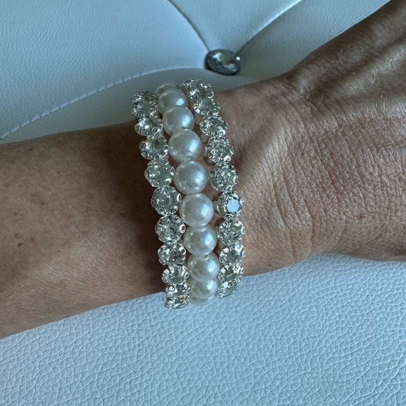 New Pearl Rhinestone Diamond Three Row Bangle Bracelet NWT - Picture 3 of 8